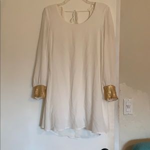 White long-sleeved dress